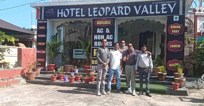 Hotel Leopard Valley owner and team welcoming guests at the entrance