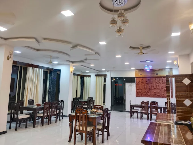 Elegant dining hall interior at Hotel Leopard Valley